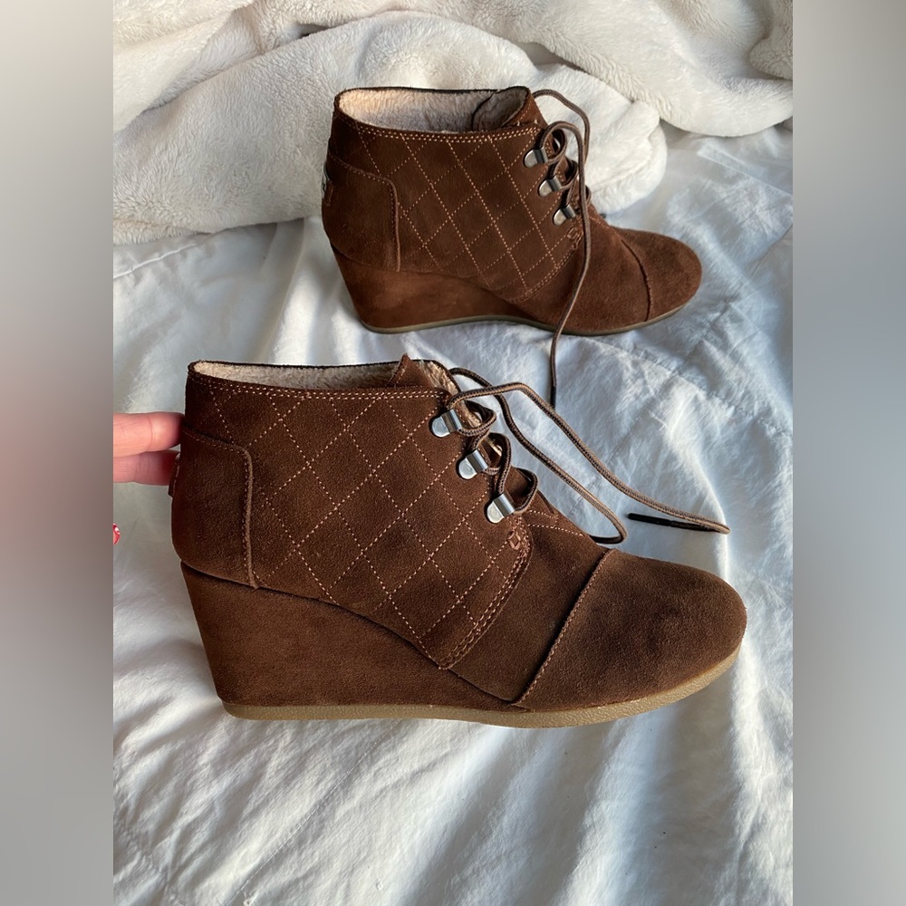 Toms brown suede booties with faux fur